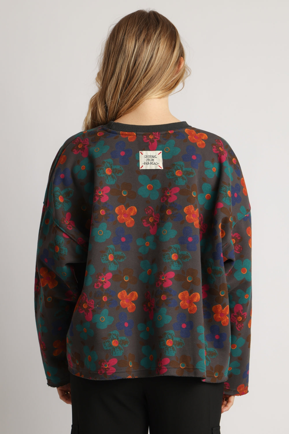 QE4053_CHARCOAL