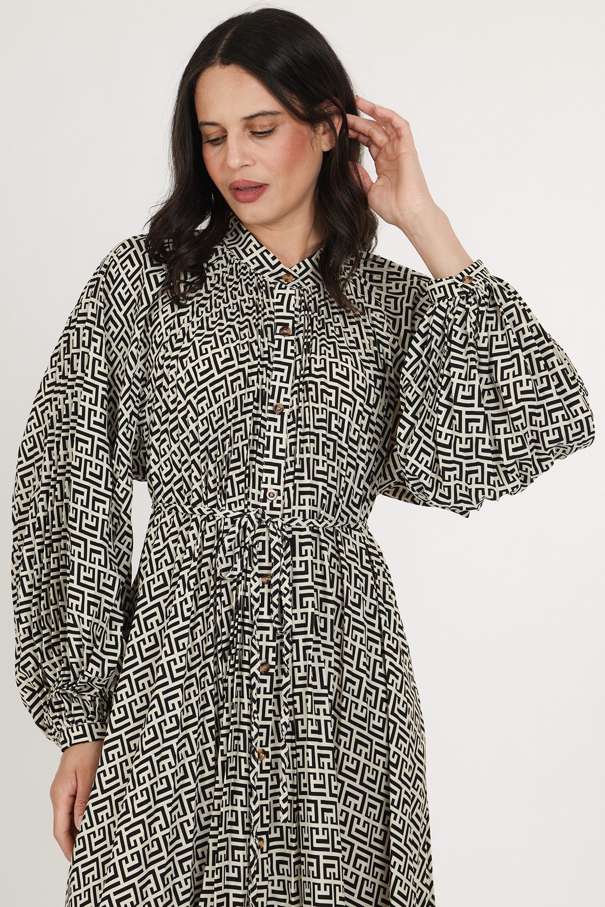Chelly Contrast Geometric Print Belted Maxi Dress - Shop Beulah Style