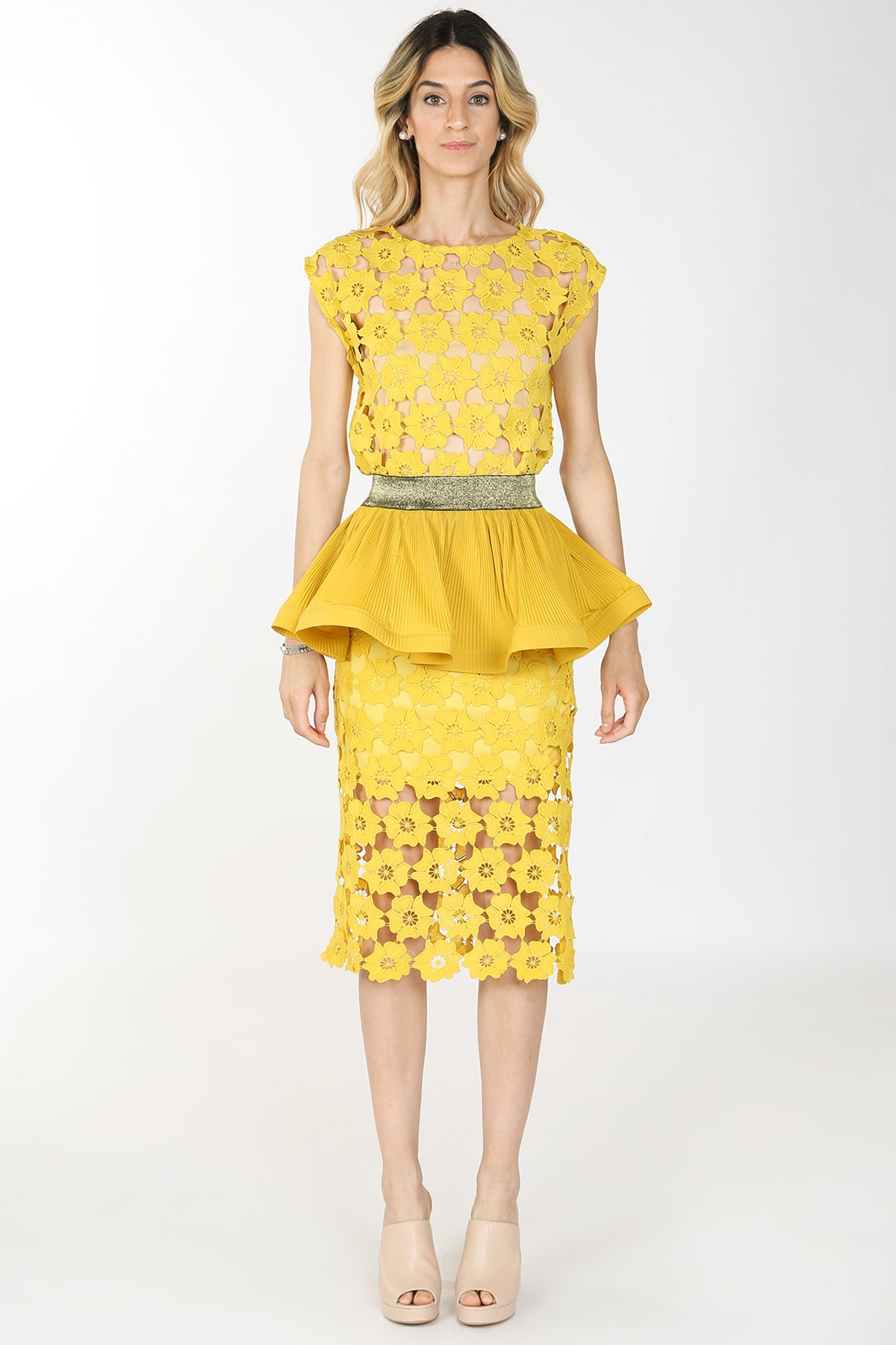Amy Hollow Out Floral Lace Set & Pleats Mini Skirt