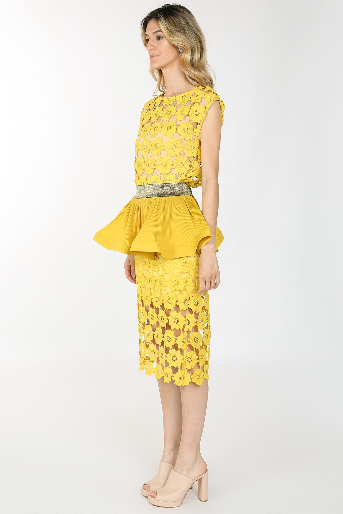 Amy Hollow Out Floral Lace Set & Pleats Mini Skirt