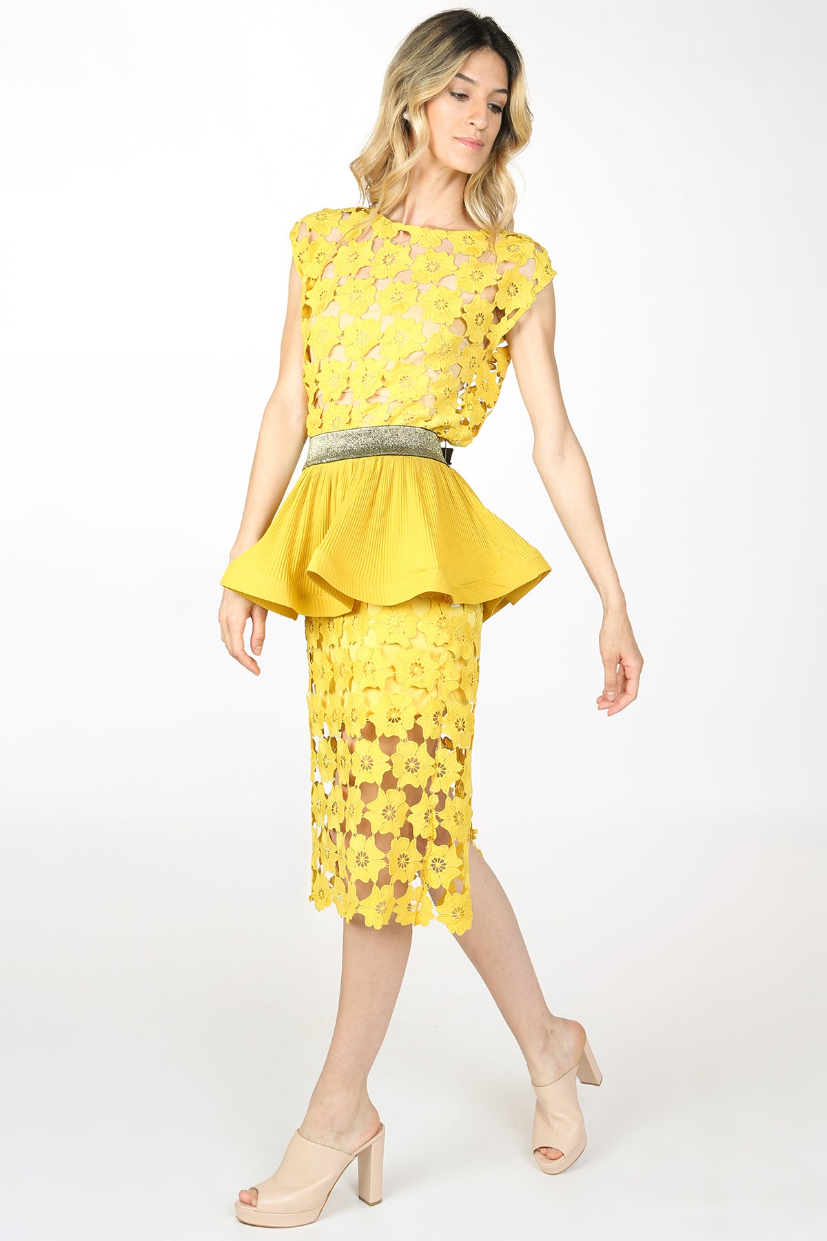 Amy Hollow Out Floral Lace Set & Pleats Mini Skirt