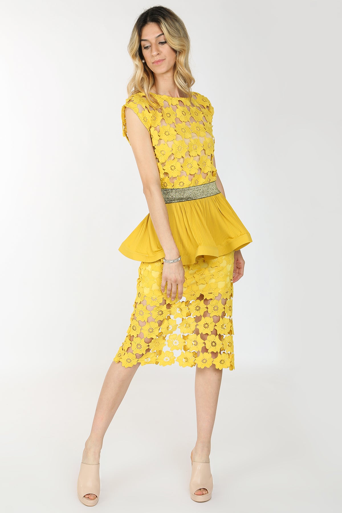 Amy Hollow Out Floral Lace Set & Pleats Mini Skirt