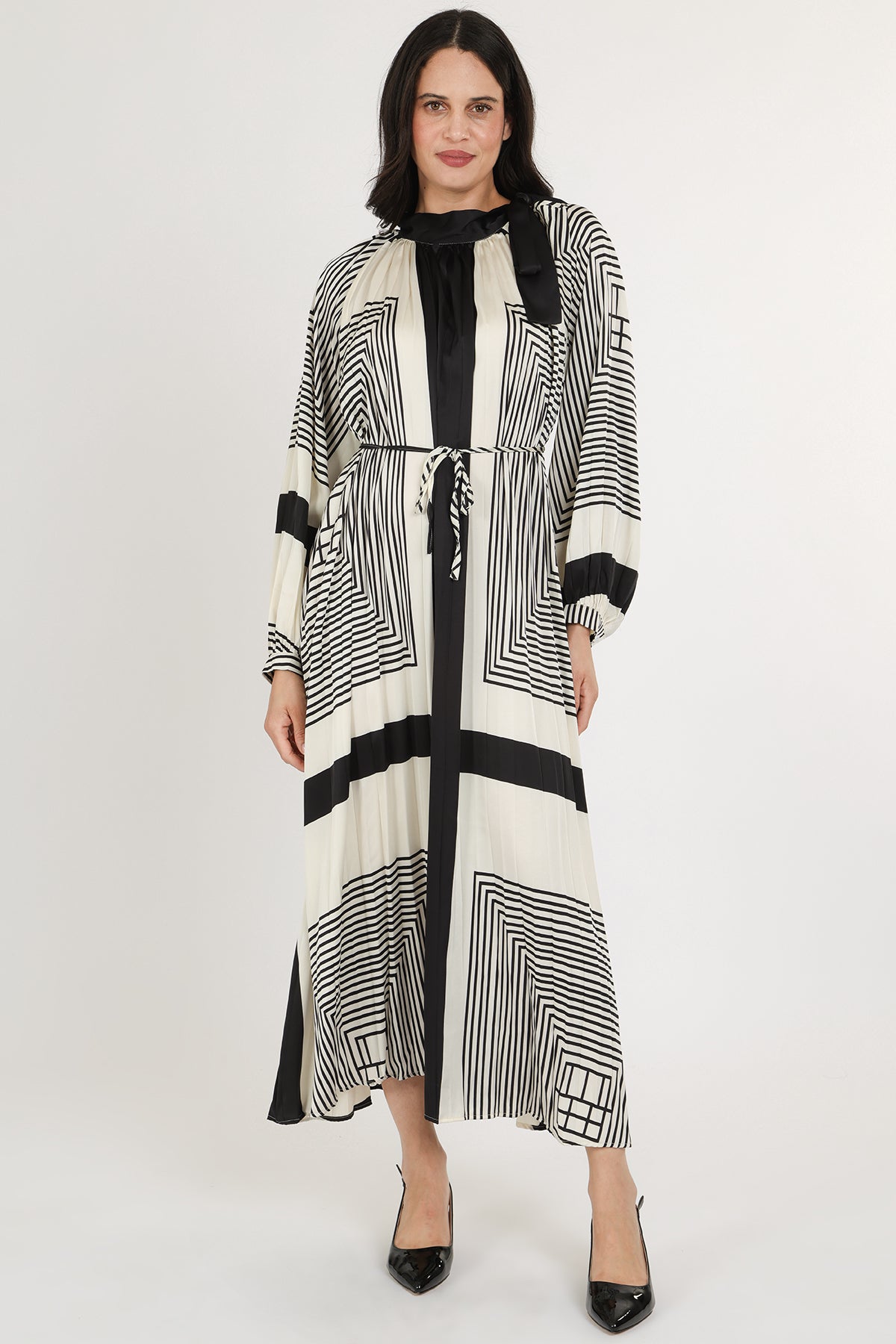 Mandy Contrast Geometric Pleated Maxi Dress - Shop Beulah Style