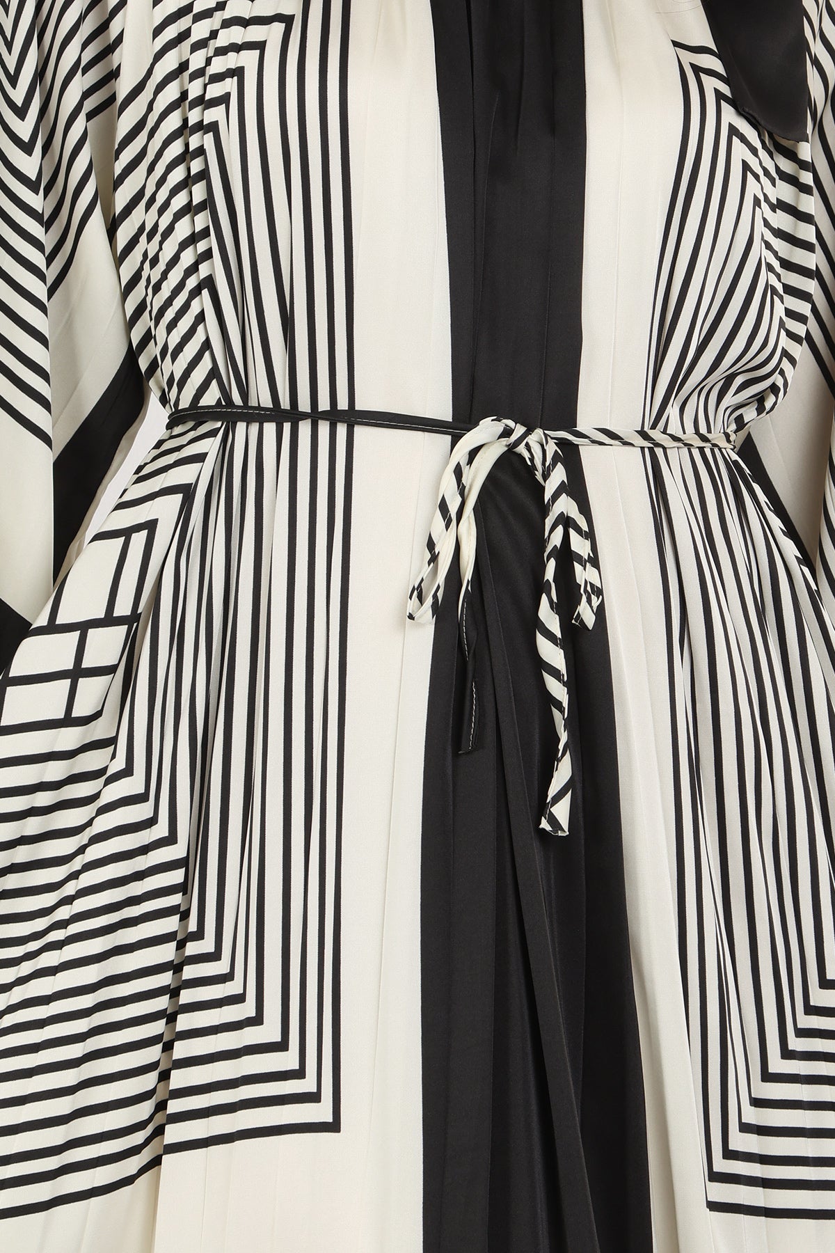 Mandy Contrast Geometric Pleated Maxi Dress - Shop Beulah Style