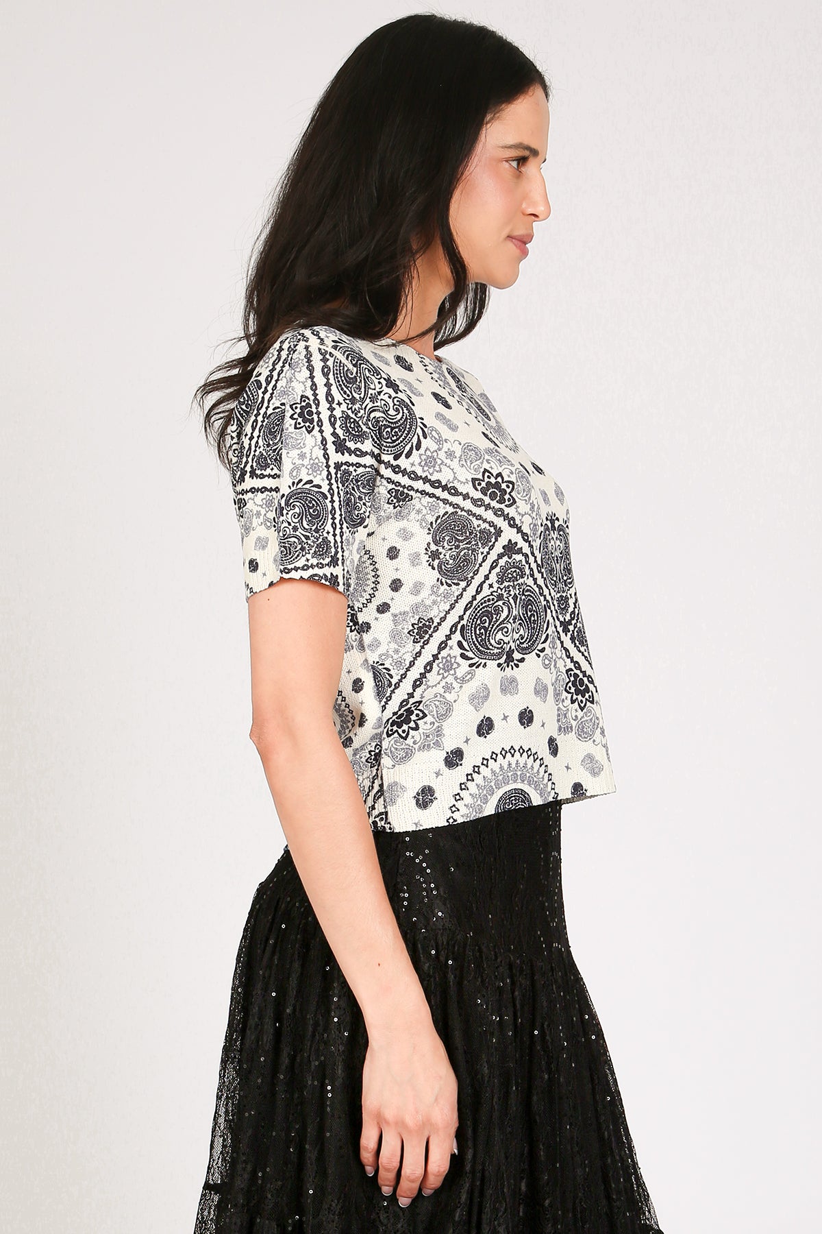 Vera Monochrome Paisley Printed Knit Top