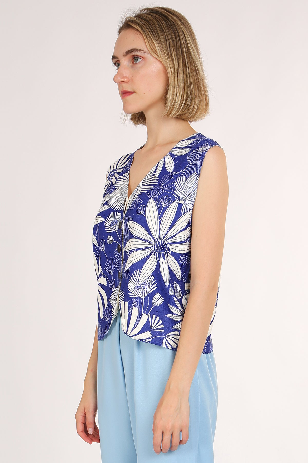 Ley Tropical Printed V-Neck Sleeveless Knit Top - Shop Beulah Style
