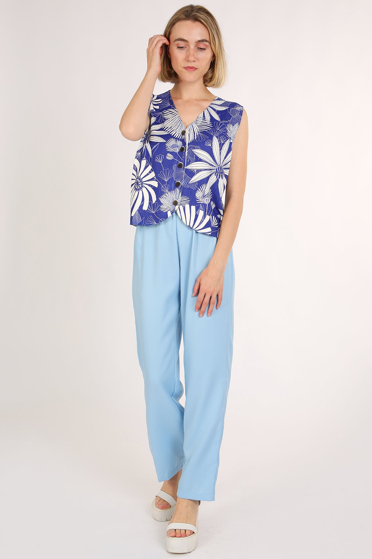 Ley Tropical Printed V-Neck Sleeveless Knit Top - Shop Beulah Style
