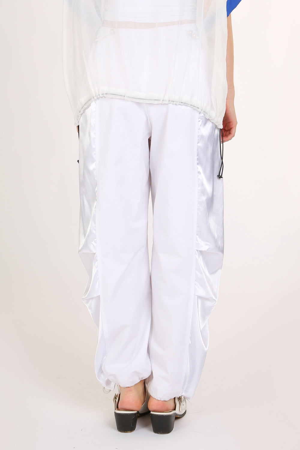 MC7060_WHITE