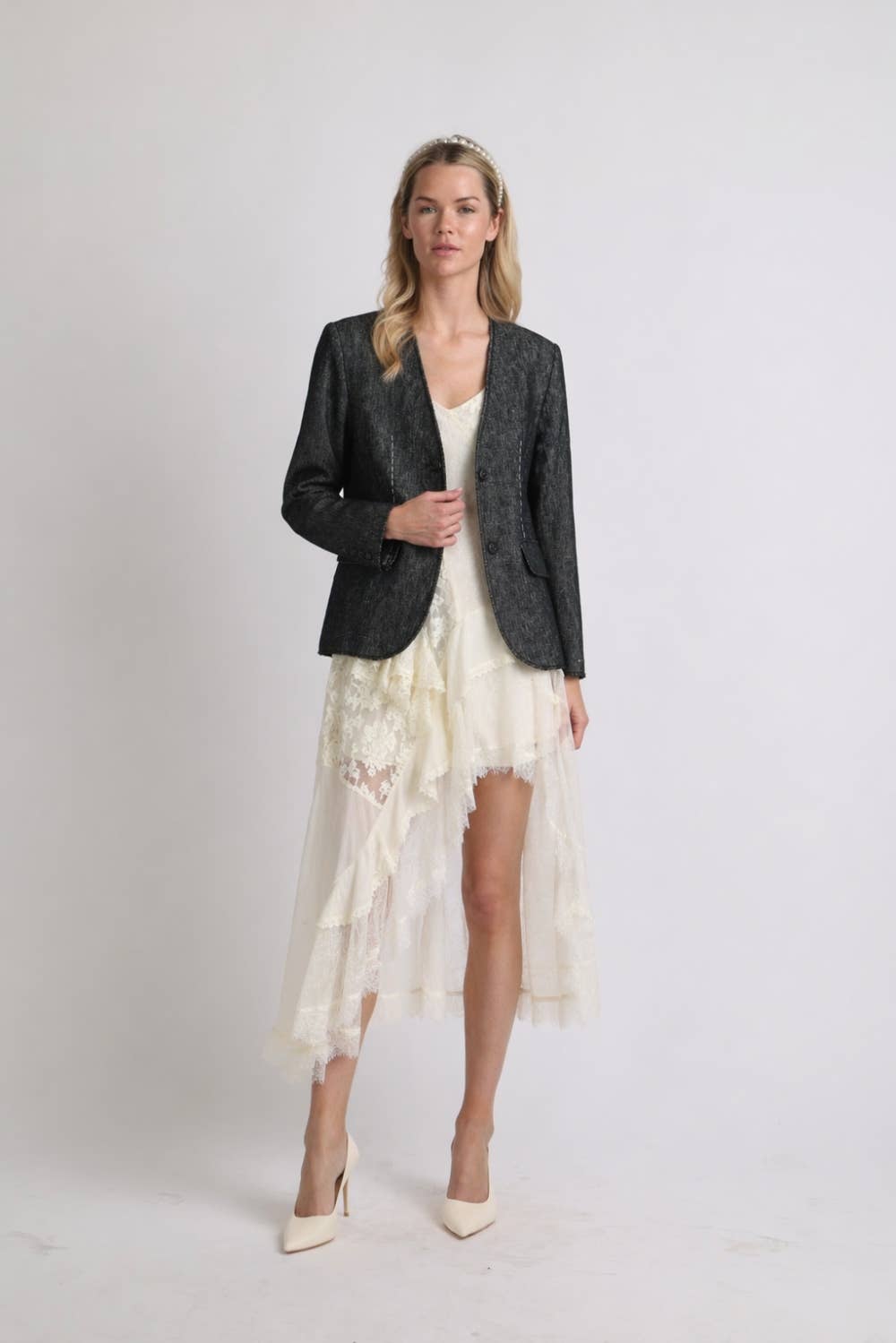 Collarless Contrast Stitched Textured Woven Blazer