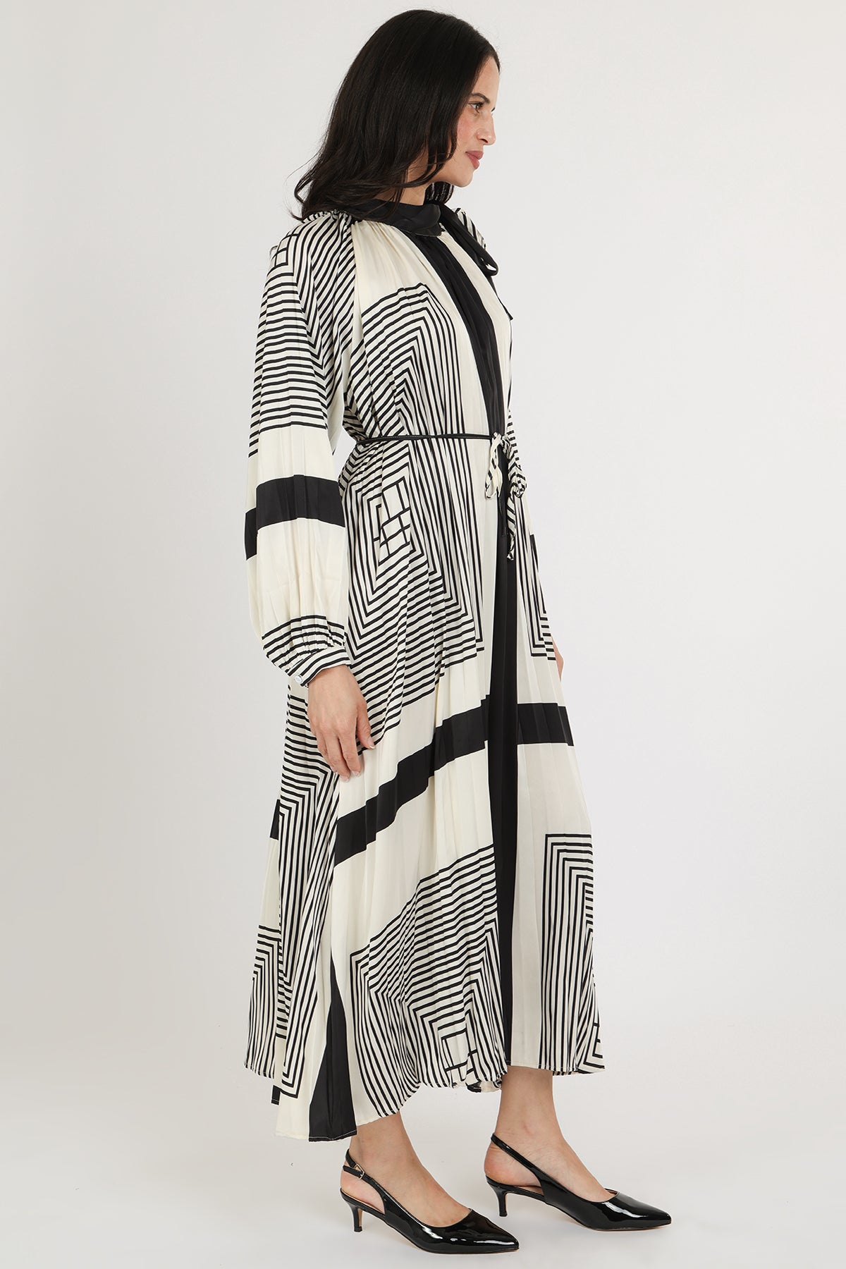 Mandy Contrast Geometric Pleated Maxi Dress - Shop Beulah Style