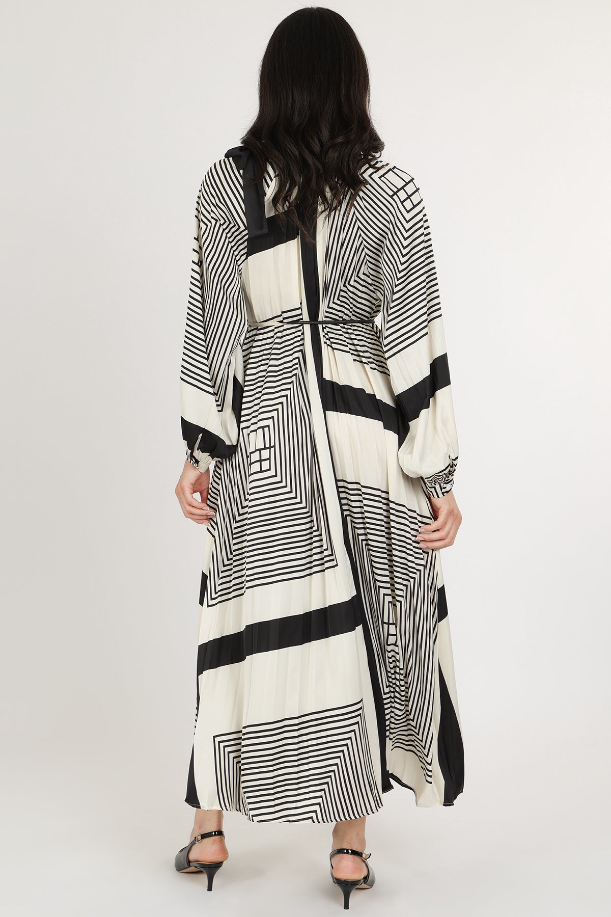 Mandy Contrast Geometric Pleated Maxi Dress - Shop Beulah Style