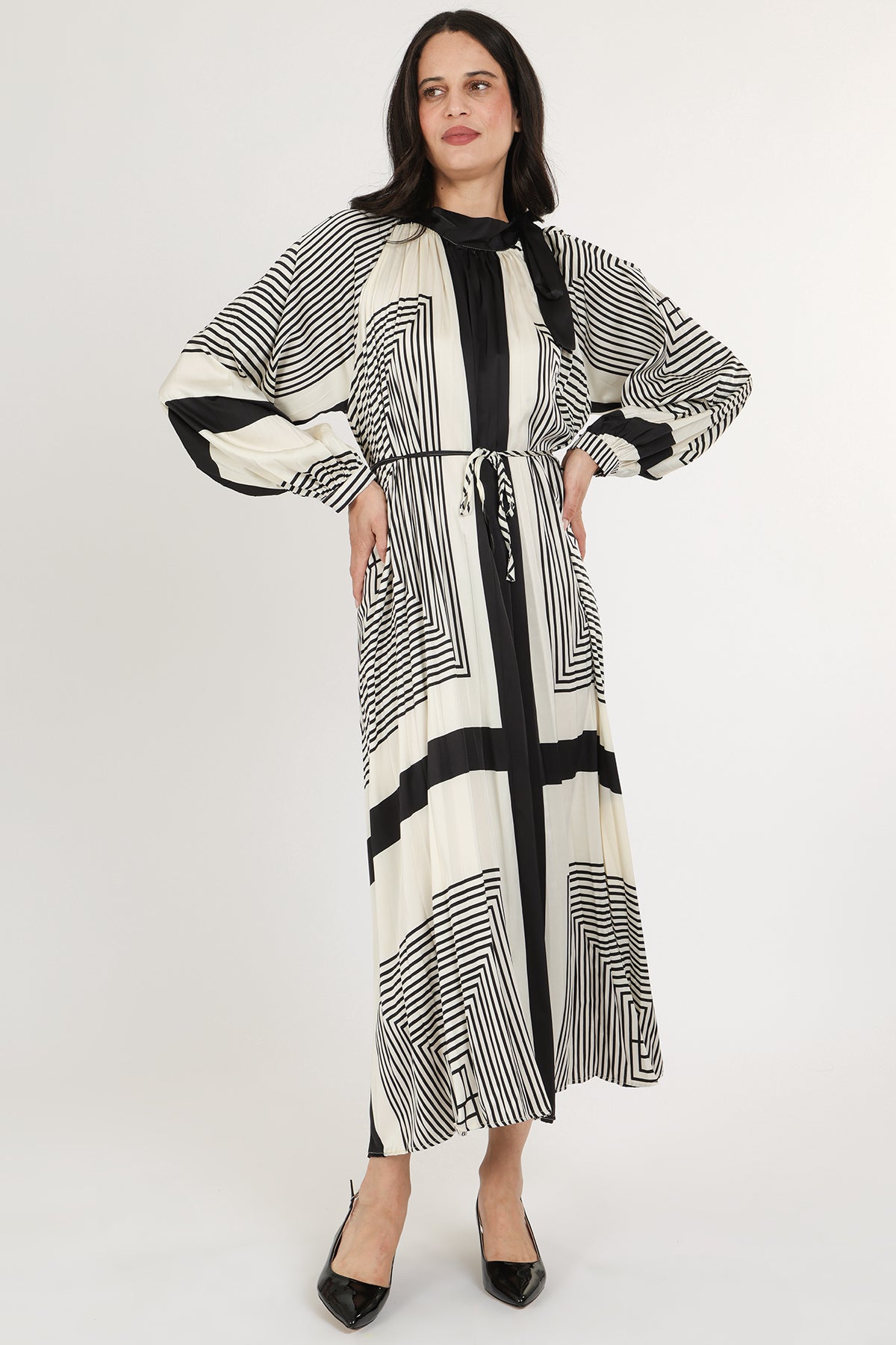 Mandy Contrast Geometric Pleated Maxi Dress - Shop Beulah Style