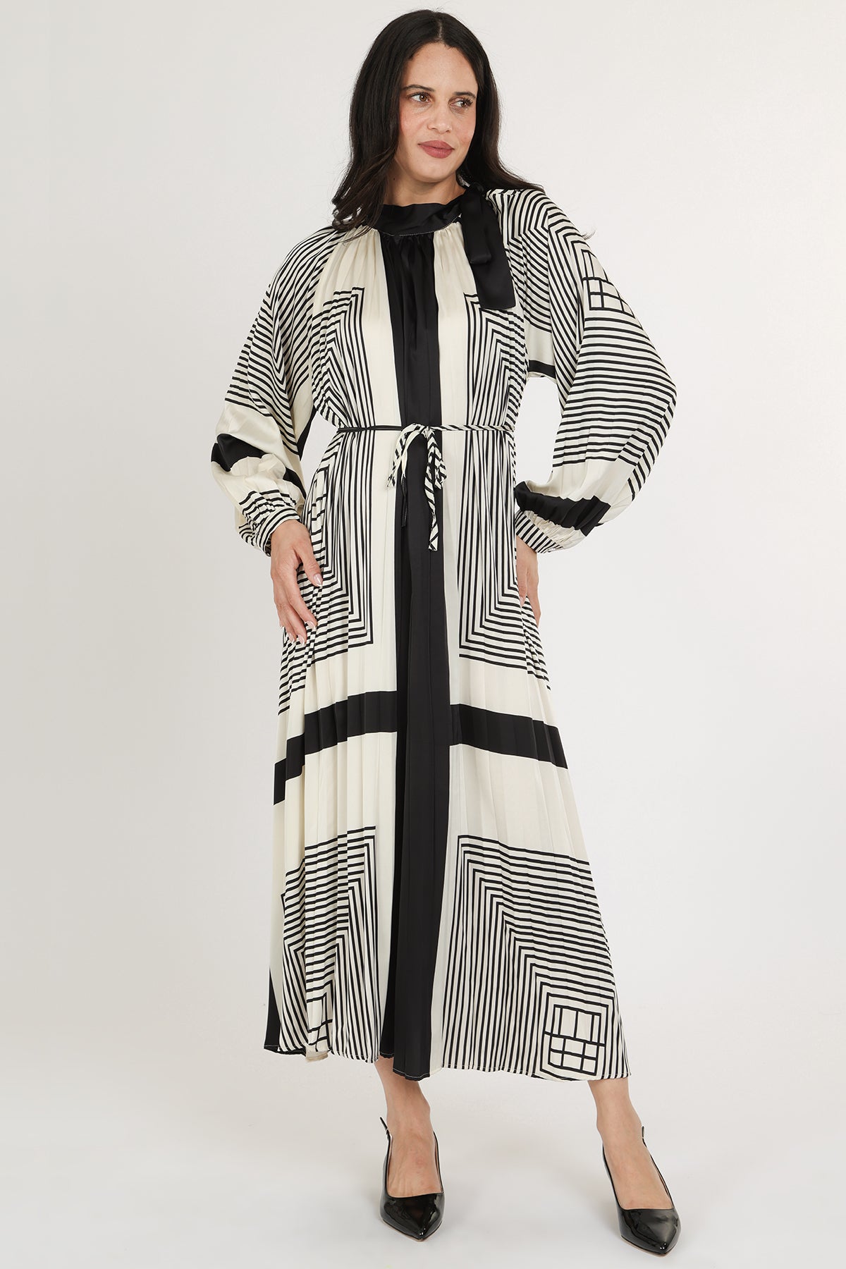 Mandy Contrast Geometric Pleated Maxi Dress - Shop Beulah Style
