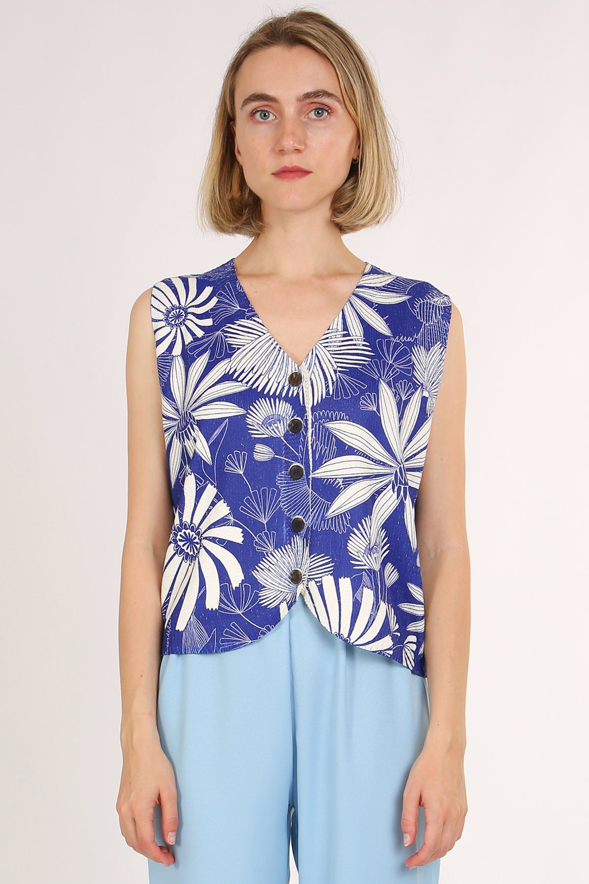 Ley Tropical Printed V-Neck Sleeveless Knit Top - Shop Beulah Style